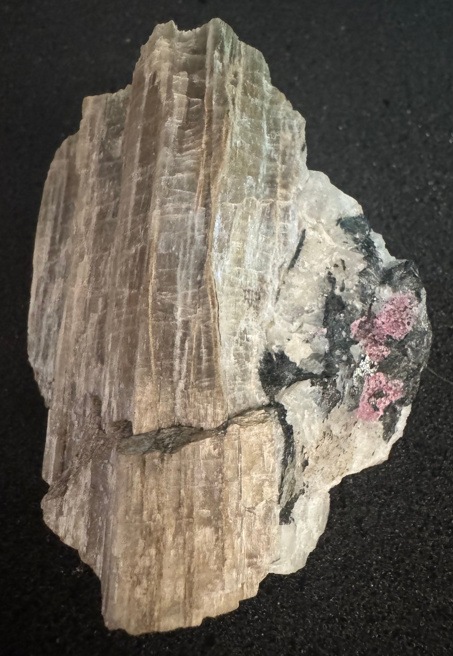 O16 - Agrellite - KIPAWA, CANADA