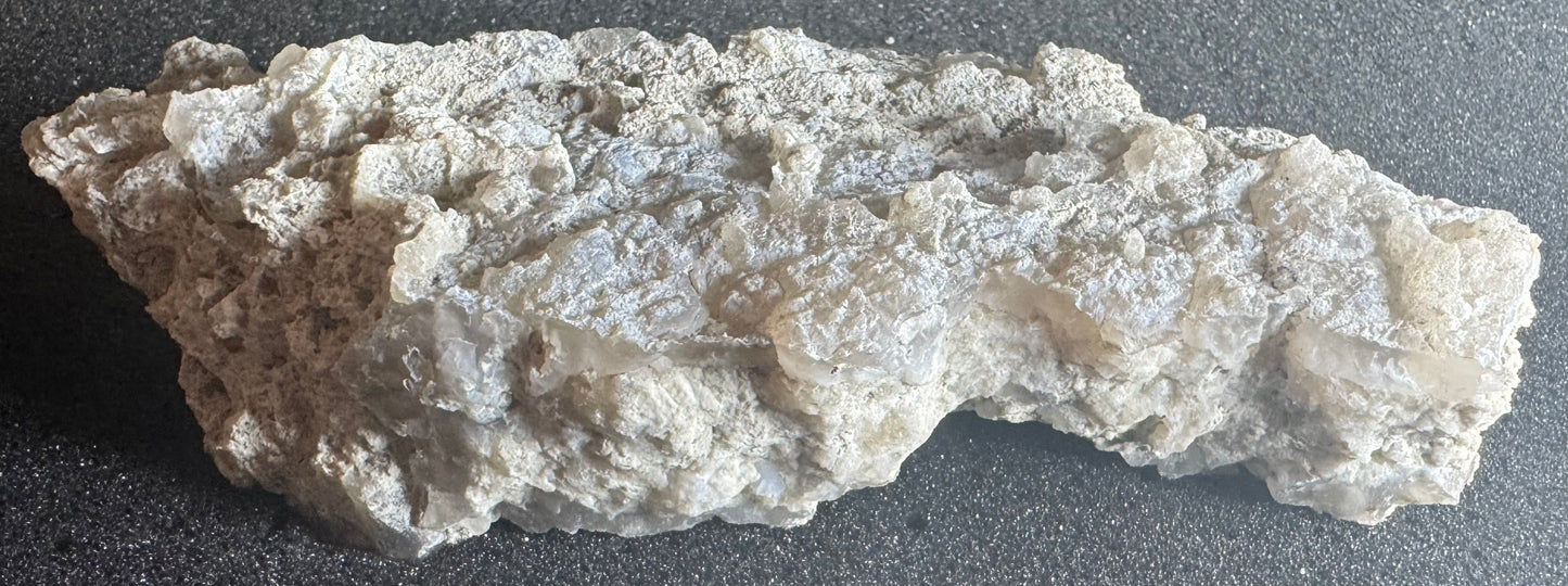 O23 - Chalcedony - Calcite - Crawford, Nebraska